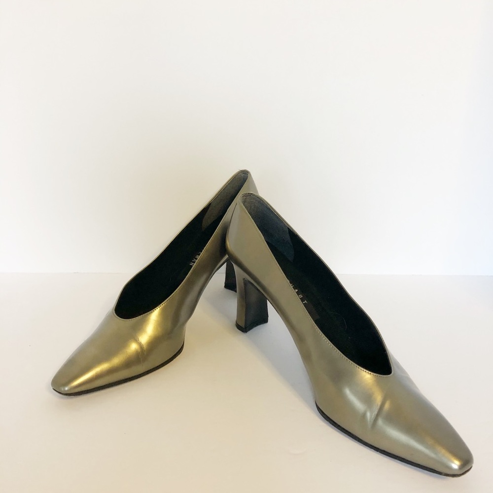 Stuart Weitzman Vintage Gold Pumps - Picture 6 of 7